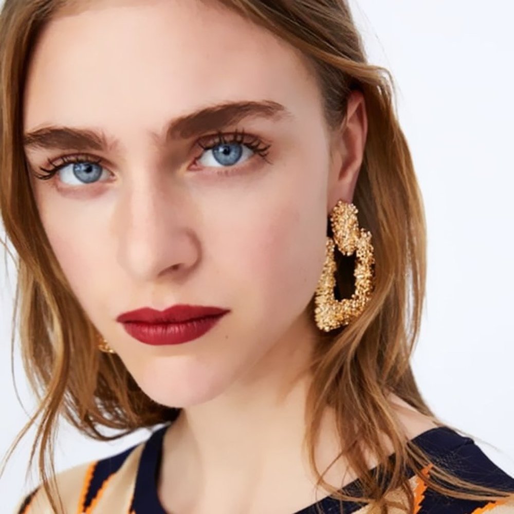 “Alice” Geometric Circle/Rectangle Hoop Earring - Picture 4 of 9